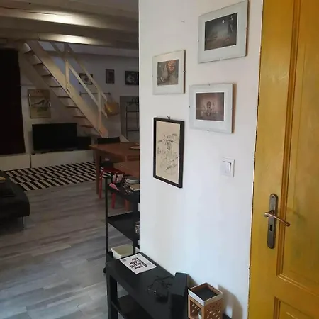 Cuki Haz A Szent Gyoergy Hegy Labanal *